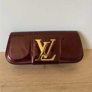Sobe Louis Vuitton Clutch
Amarante Vernis Patent Leather 
LV Monogram